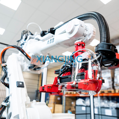 menggunakan robot industri ABB IRB 4600 lengan robot 6 sumbu memilih dan menempatkan muatan 60kg memilih dan menempatkan mesin