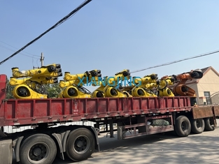 Lengan robot KR 300-2 PA 5 sumbu KUKA digunakan untuk memilih dan menempatkan
