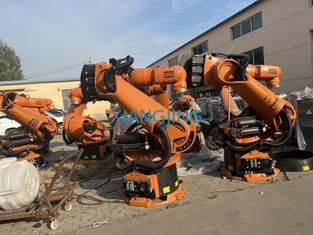 KUKA KR 240 R3330 Robot Industri Otomatis Bekas Untuk Penanganan Paletisasi