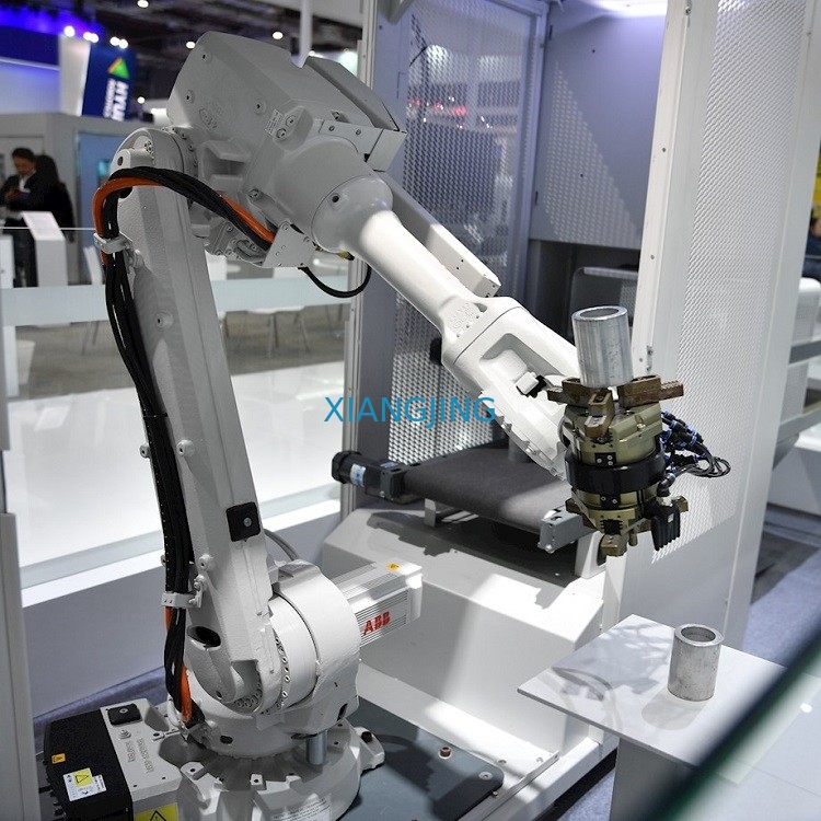 Lukisan Semprot Tangan Kedua Digunakan Robot ABB IRB4400 Lukisan Semprot Lengan Robot 6 Sumbu
