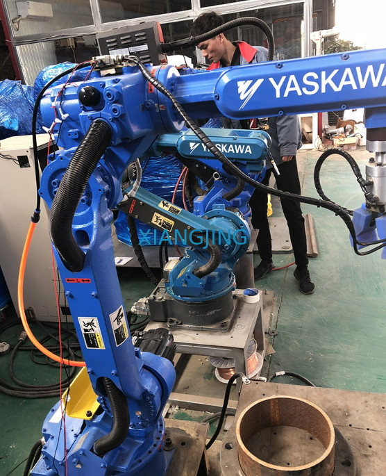 Robot Las Yaskawa AR1440 Bekas 6 Axis Dengan Muatan 12kg dengan sistem pengelasan