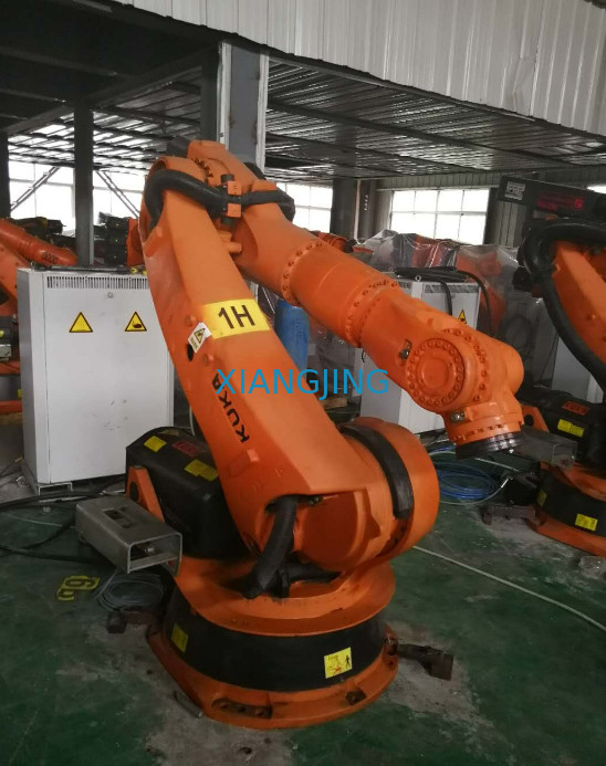 Digunakan 10 tahun yang lalu Robot Industri 6 Axis KR 210 R2700 EXTRA untuk pengambilan dan tempat